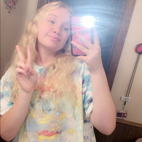 hi im elizabeth!!☮️🦋🍄 - Picture 3 of 5